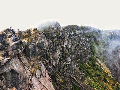 Read more about the article OPEN TRIP Pendakian Gunung Ciremai