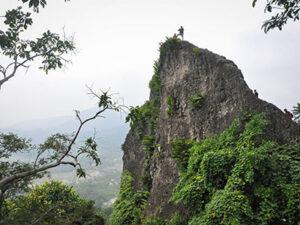 Read more about the article OPEN TRIP Trekking Situs Gunung Munara