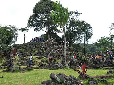 Read more about the article OPEN TRIP Eksplor Situs Megalitikum Gunung Padang & Terowongan Lampegan