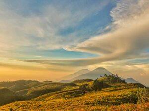 golden sunrise Gunung Prau