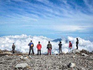 peserta trip gunung sindoro